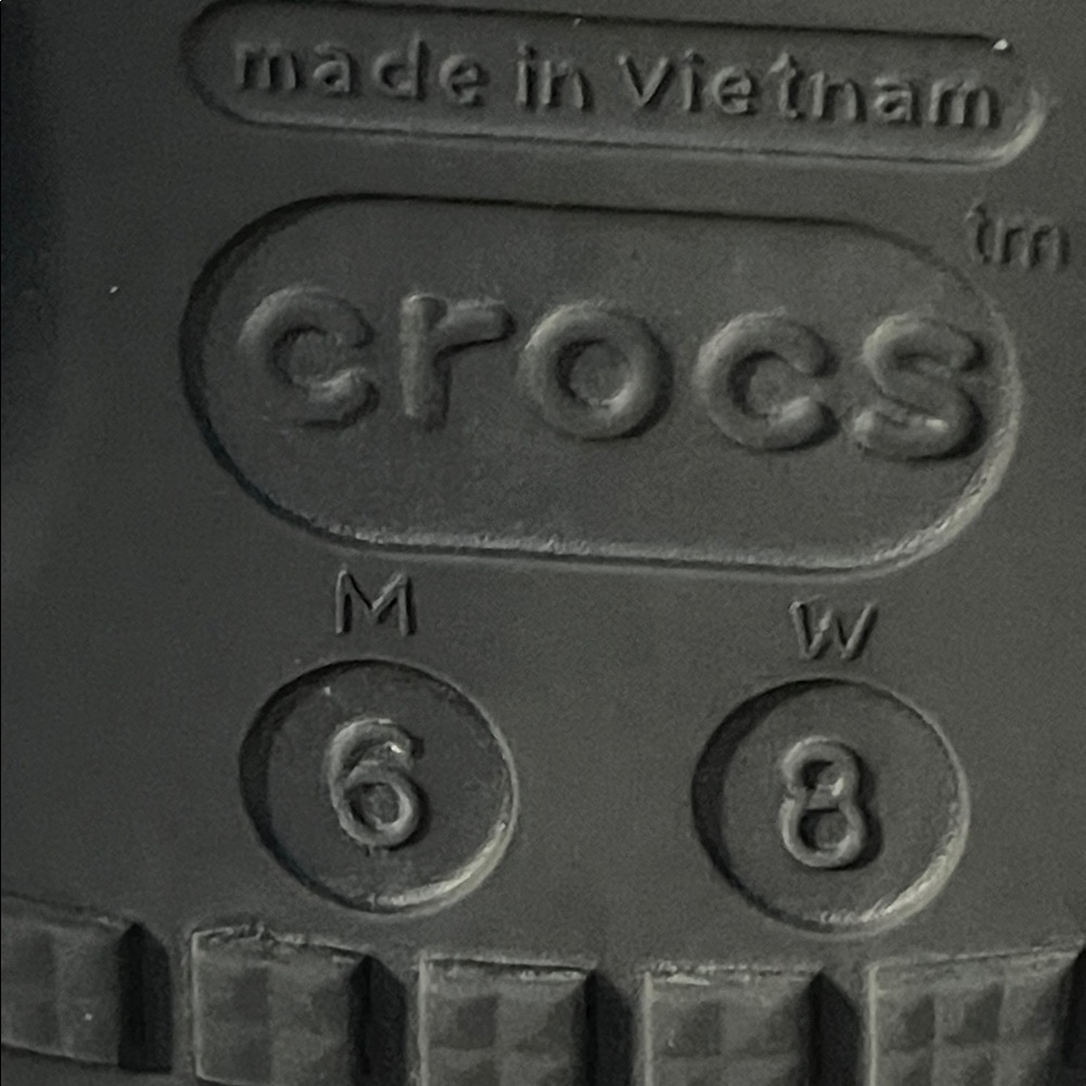 Women’s Size 8 MULTICOLORED CROCS Men’s Size 6 - Picture 7 of 7